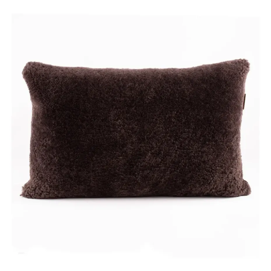Coussin en peau de mouton Shepherd Lina 60 x 40 cm, marron foncé