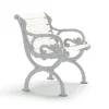 Fauteuil Byarum, Pin blanc laqué, support en aluminium brut