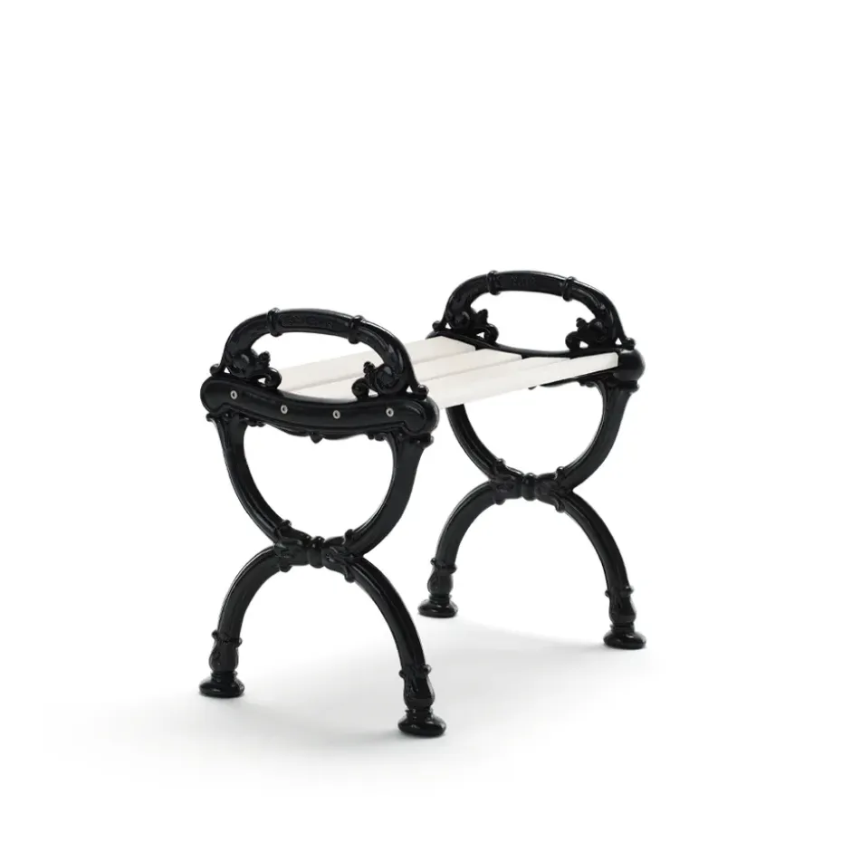 Tabouret Byarum, Pin laqué blanc, pied noir