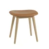 Tabouret Fiber, cuir cognac, pieds en chêne