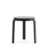 Tabouret Tap, black, pieds en chêne noir